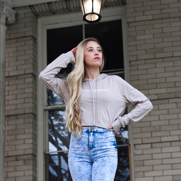 HALIFORNIA BEIGE CROP TOP - Picture 3 of 6